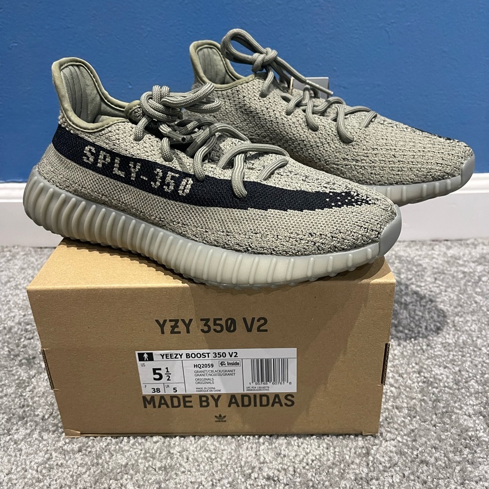 YEEZY BOOST 350 V2